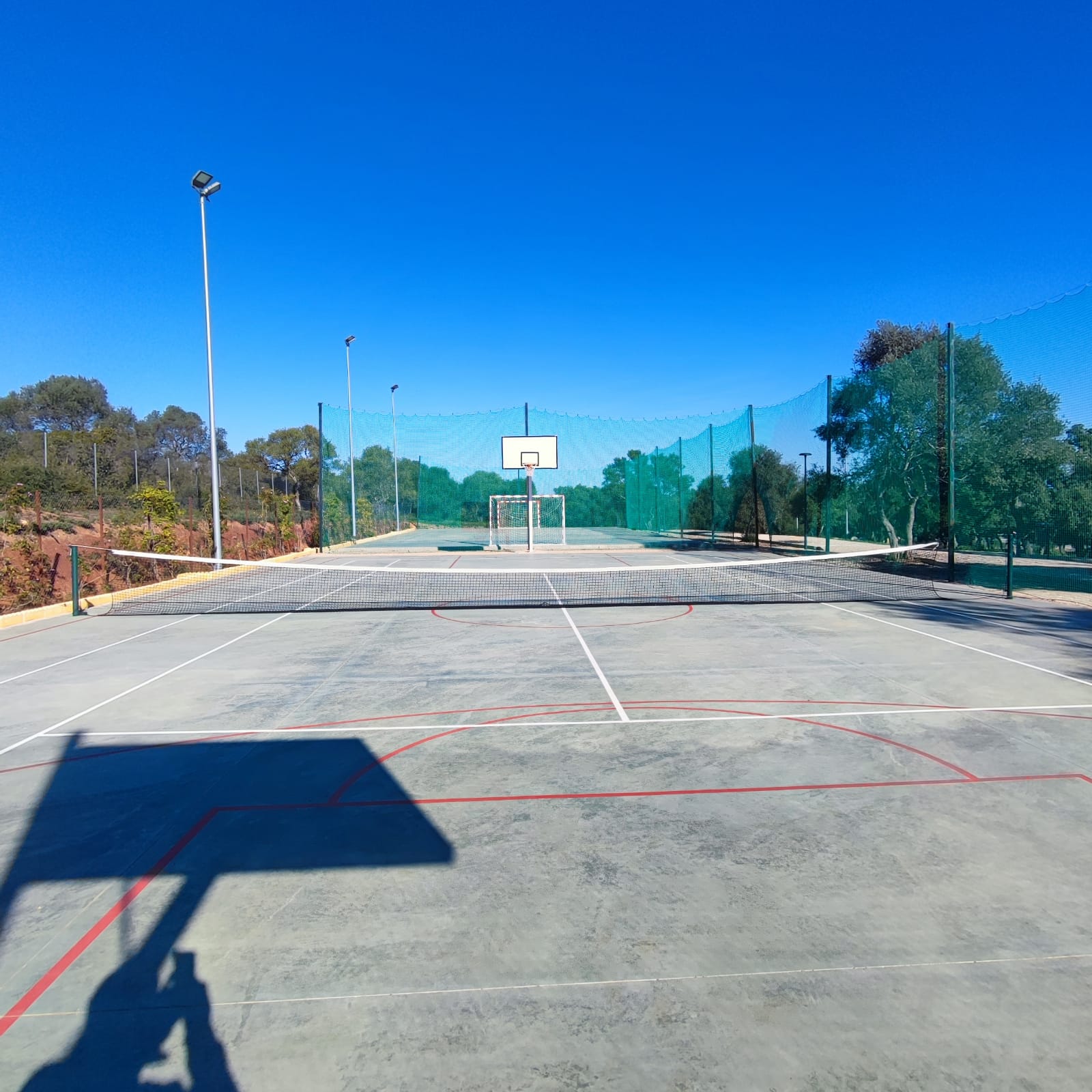 dos pista`s de Voleibol exterior 1